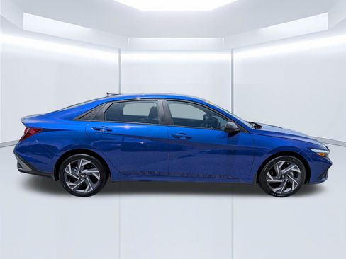 Certified 2025 Hyundai Elantra Sport FWD image 3