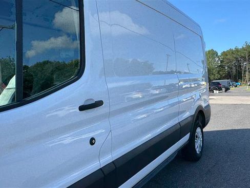 Used 2023 Ford E-Transit Medium Roof RWD image 15