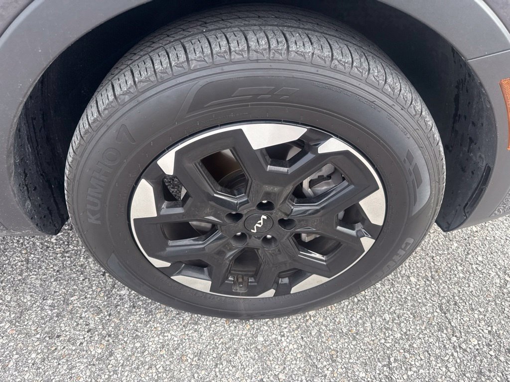 Certified 2025 Kia Sorento S FWD image 8