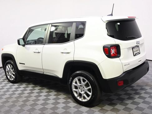 Used 2023 Jeep Renegade Latitude AWD/4WD image 3