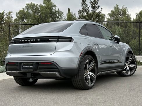 Used 2025 Porsche Macan 4S Electric image 7