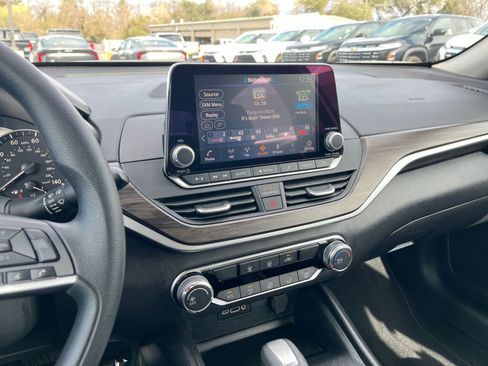 Used 2025 Nissan Altima 2.5 SV image 17