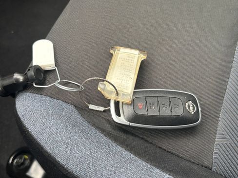 Used 2025 Nissan Versa SV FWD image 15