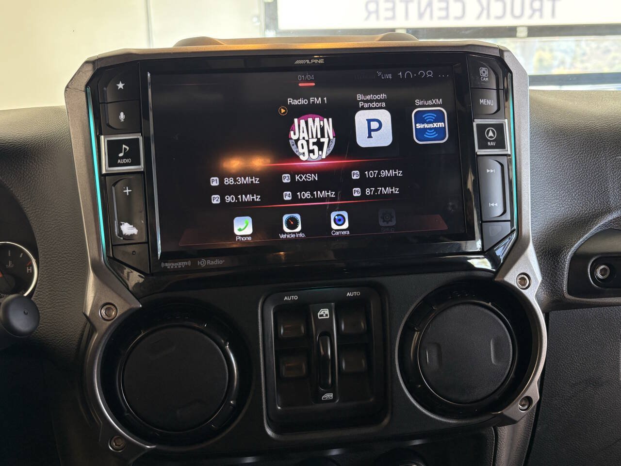 Used 2017 Jeep Wrangler Unlimited Rubicon AWD/4WD image 24
