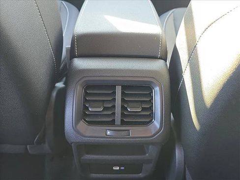 Used 2024 Volkswagen Taos SE image 17