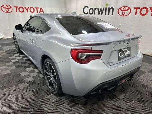 Used 2017 Toyota 86 image 5