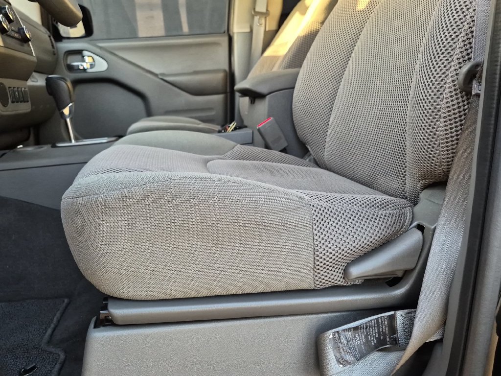 Used 2021 Nissan Frontier SV w/ Midnight Edition Floor Mats RWD image 12
