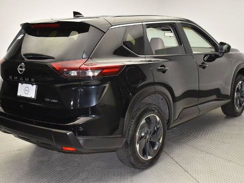 Certified 2024 Nissan Rogue SV AWD/4WD image 4