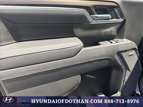 Used 2025 Chevrolet Silverado 1500 LT Trail Boss w/ Convenience Package II AWD/4WD image 9