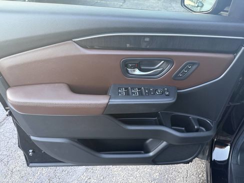 Used 2025 Honda Pilot Elite image 14