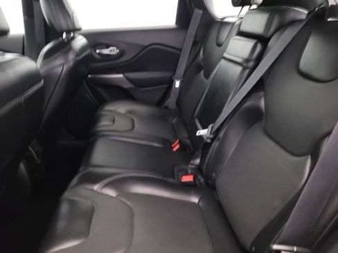 Used 2019 Jeep Cherokee Limited AWD/4WD image 18