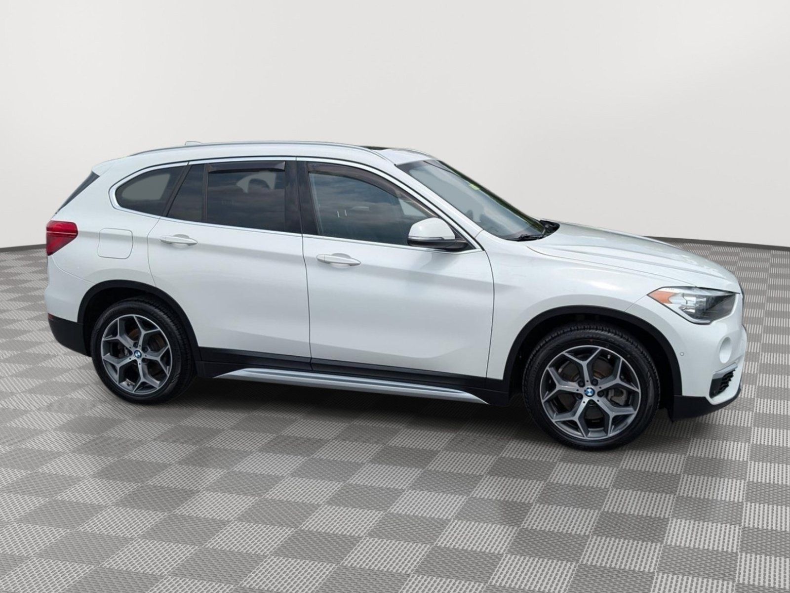 Used 2018 BMW X1 xDrive28i AWD/4WD image 6
