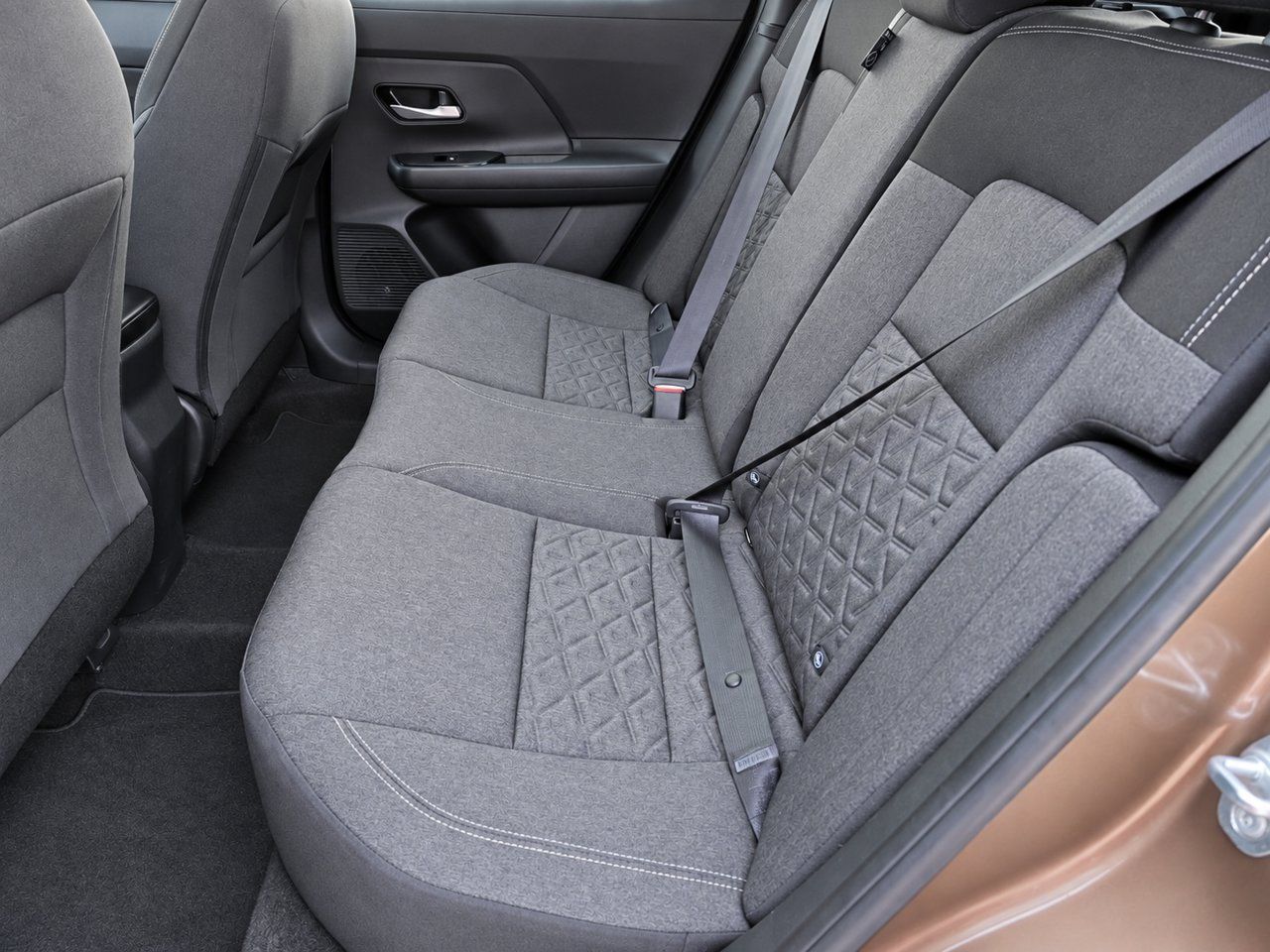 Used 2025 Nissan Kicks SV AWD/4WD image 23