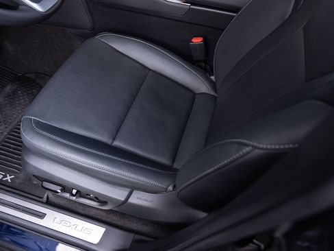 Used 2025 Lexus GX 550 w/ Accessory Package (31) image 20