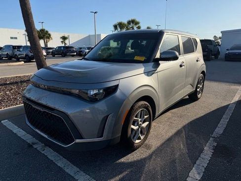 Used 2023 Kia Soul LX w/ LX Technology Package FWD image 1