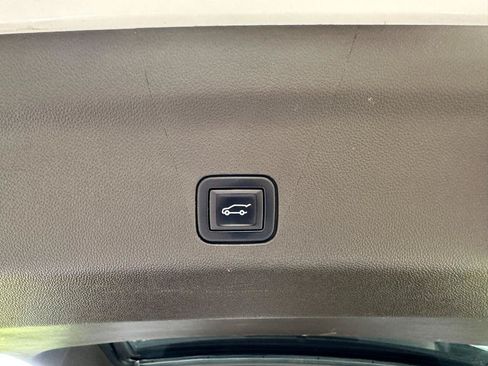 Used 2022 GMC Yukon SLT w/ SLT Premium Package RWD image 39