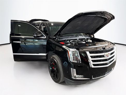 Used 2018 Cadillac Escalade Luxury image 41
