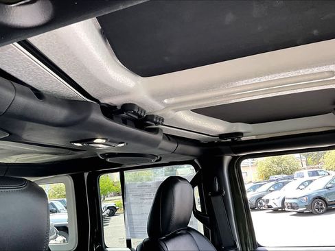 Used 2021 Jeep Wrangler Unlimited Rubicon AWD/4WD image 30