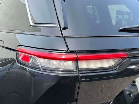 Used 2025 Jeep Grand Cherokee Limited w/ MOPAR Finishing Package image 9