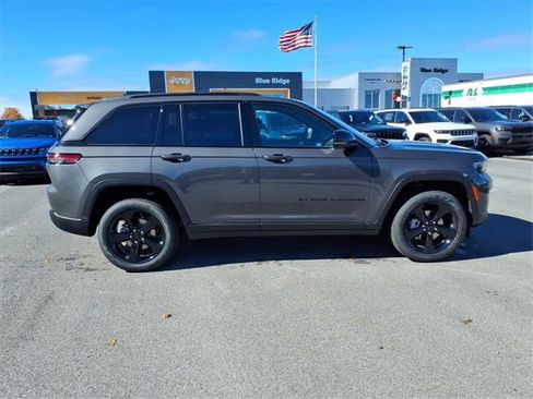 New 2025 Jeep Grand Cherokee Limited w/ Luxury Tech Group II image 3