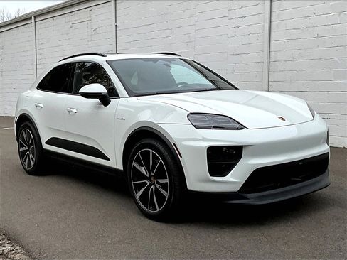 Used 2025 Porsche Macan 4 Electric image 7