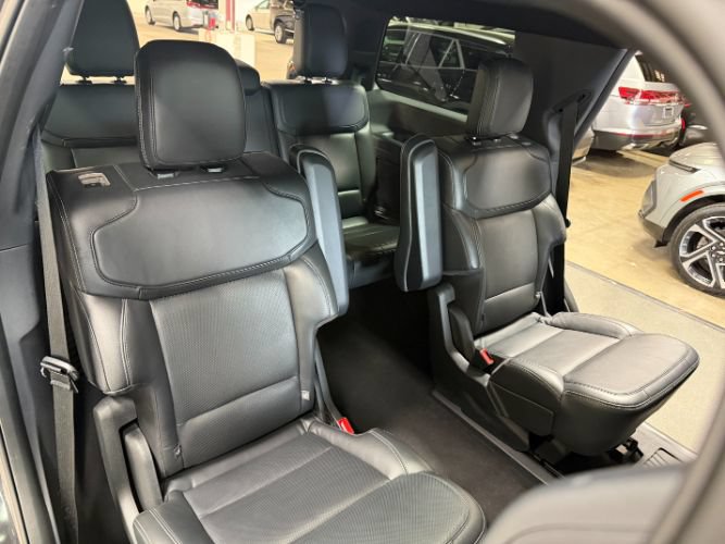 Used 2025 Ford Expedition Platinum w/ Stealth Performance Package AWD/4WD image 32