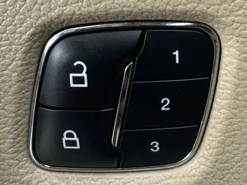 Used 2015 Ford F150 Lariat w/ Equipment Group 502A Luxury image 41