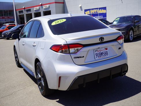 Used 2025 Toyota Corolla SE FWD image 8