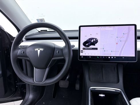 Used 2021 Tesla Model Y Long Range image 3