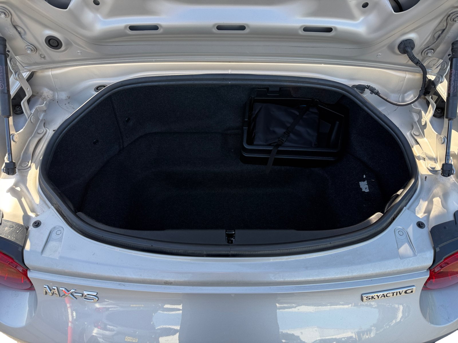 Used 2022 MAZDA MX-5 Miata RF Grand Touring RWD image 16