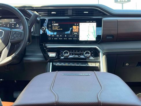 Used 2025 GMC Sierra 2500 Denali Ultimate AWD/4WD image 14