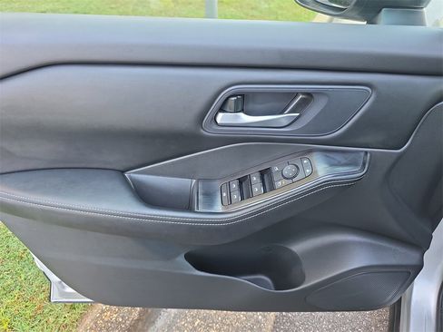 Used 2024 Nissan Rogue SV image 13