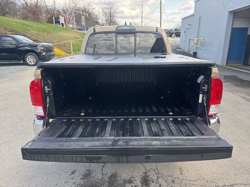 Used 2016 Toyota Tacoma SR5 w/ SR5 Appearance Package (SN) image 14