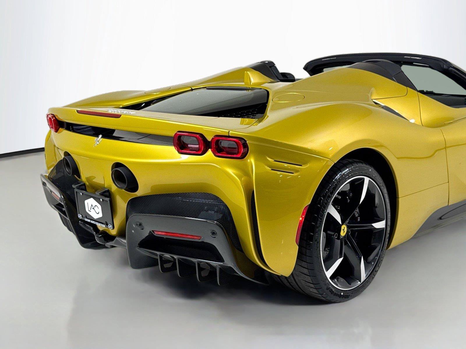 Used 2022 Ferrari SF90 Spider AWD/4WD image 35