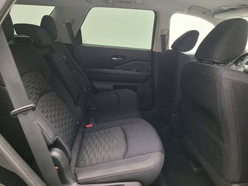 Used 2022 Nissan Pathfinder S FWD image 19