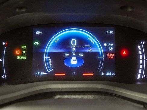 Used 2025 Toyota Camry LE AWD/4WD image 40