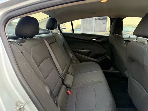 Used 2017 Chevrolet Cruze LT w/ Convenience Package image 17