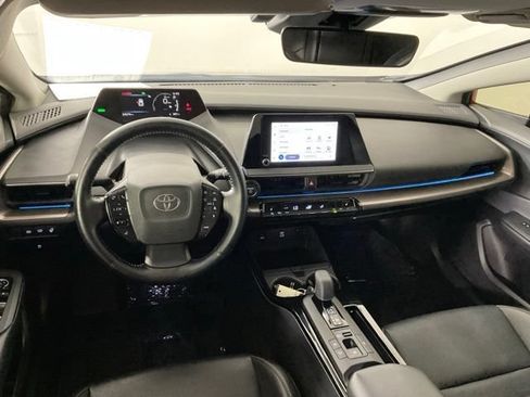 Used 2025 Toyota Prius XLE FWD image 25