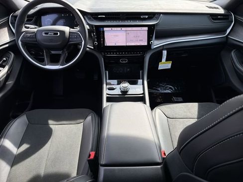 New 2026 Jeep Grand Cherokee Altitude image 18