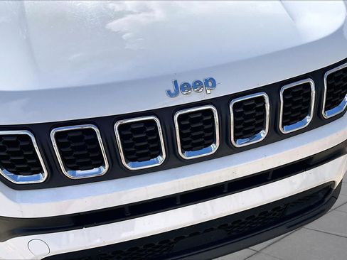 Used 2024 Jeep Compass Latitude AWD/4WD image 29