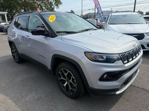 Used 2025 Jeep Compass Limited AWD/4WD image 7