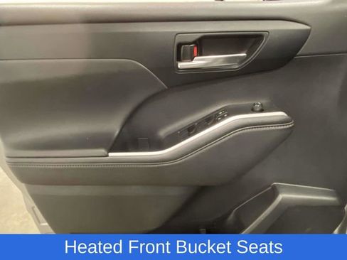 Used 2024 Toyota Highlander XLE image 14