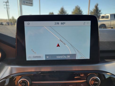 Used 2022 Ford Escape Titanium w/ Class II Trailer Tow Package image 9