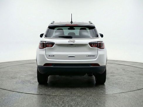 Used 2025 Jeep Compass Latitude AWD/4WD image 7