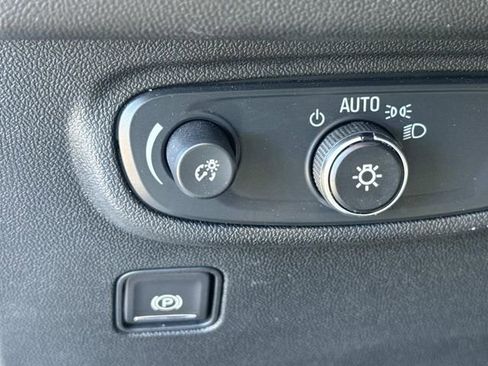 Used 2024 GMC Terrain SLE image 26