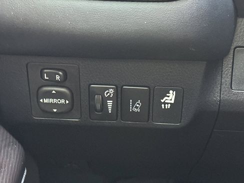 Used 2017 Toyota RAV4 SE image 30