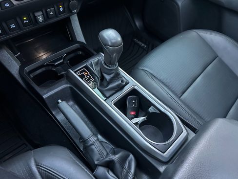 Used 2023 Toyota Tacoma Limited image 39