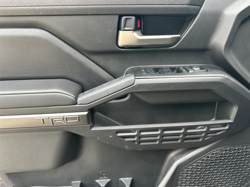 Used 2024 Toyota Tacoma TRD Off-Road image 11