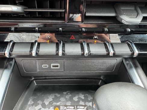 Used 2025 GMC Canyon AT4 w/ Technology Plus Package AWD/4WD image 25