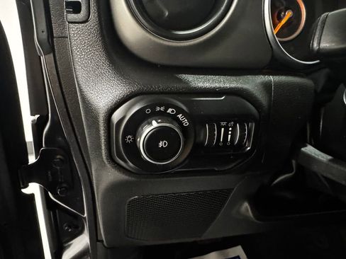 Used 2022 Jeep Wrangler Unlimited Sport AWD/4WD image 36
